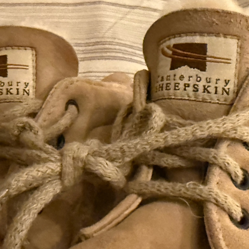 ✨RARE ✨Canterbury Sheepskin Super-tread Lace-Up Ankle Boots Sand Suede - Picture 8 of 16